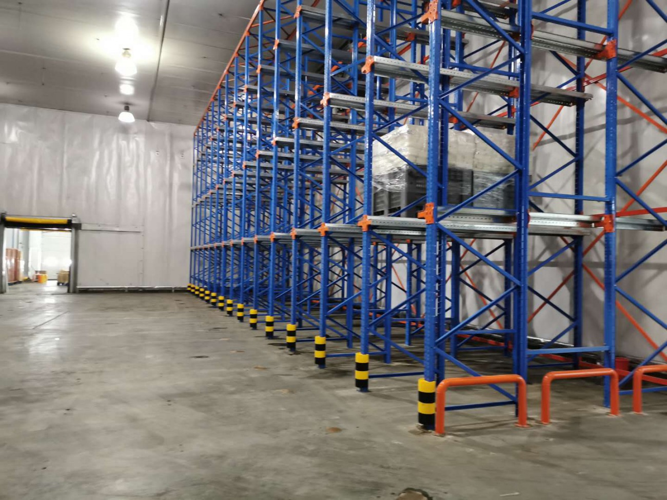 冷庫(kù)用什么貨架比較好？?jī)煞N類型貨架均可滿足