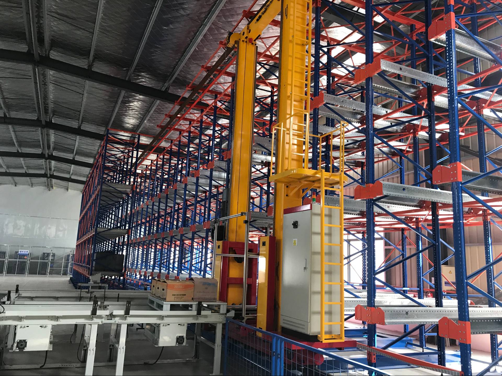 現(xiàn)代倉儲 “黃金組合”：堆垛機與穿梭車高效運作之道